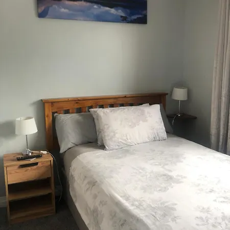 Manorlodge Bed & Breakfast 2*