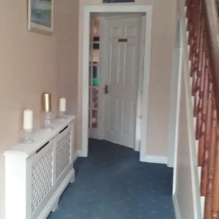 Manorlodge Bed & Breakfast 2*